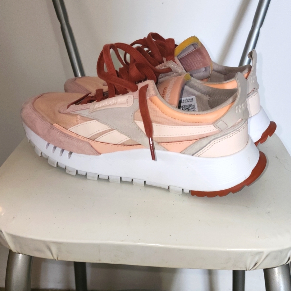 Reebok Classic CL LEGACY womens 8.5 us